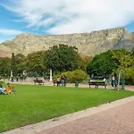 Sunny Escape In The Heart Of The Cbd At The Harri. W/ Parking