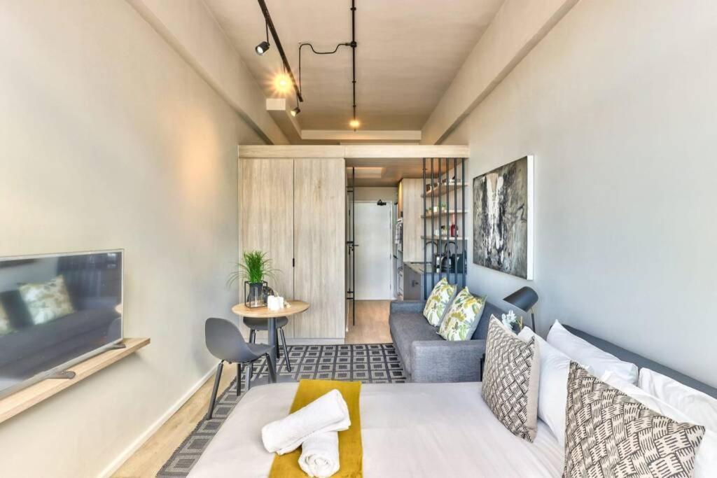 Sunny Escape In The Heart Of The Cbd At The Harri. W/ Parking Apartment