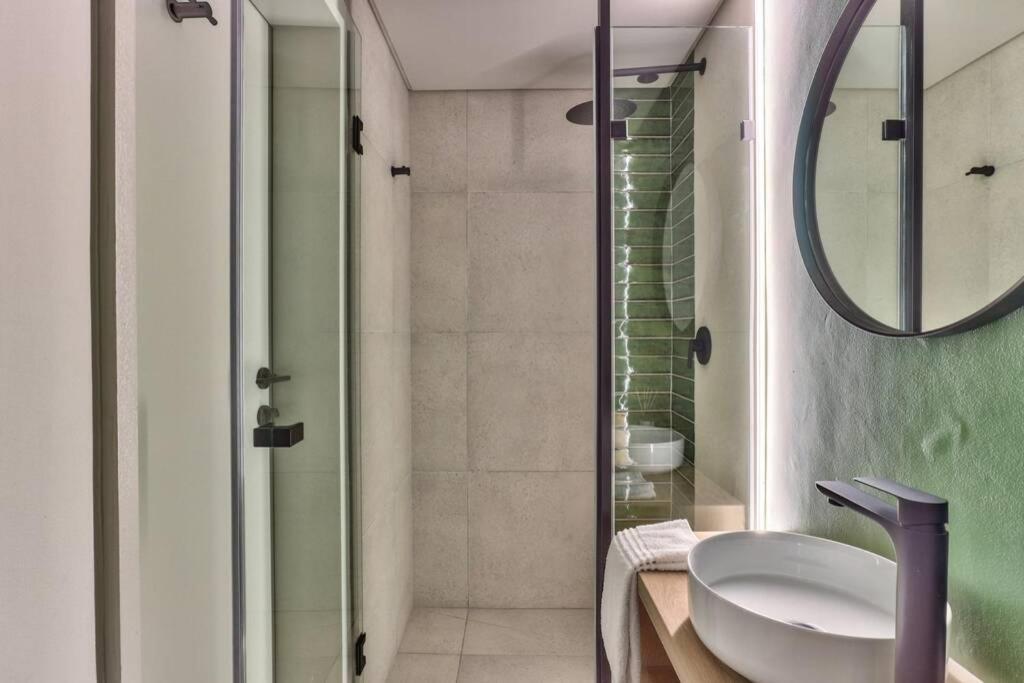 Sunny Escape In The Heart Of The Cbd At The Harri. W/ Parking Cape Town