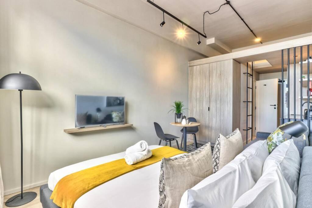 Apartment Sunny Escape In The Heart Of The Cbd At The Harri. W/ Parking *