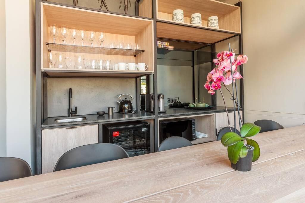 Sunny Escape In The Heart Of The Cbd At The Harri. W/ Parking * Cape Town