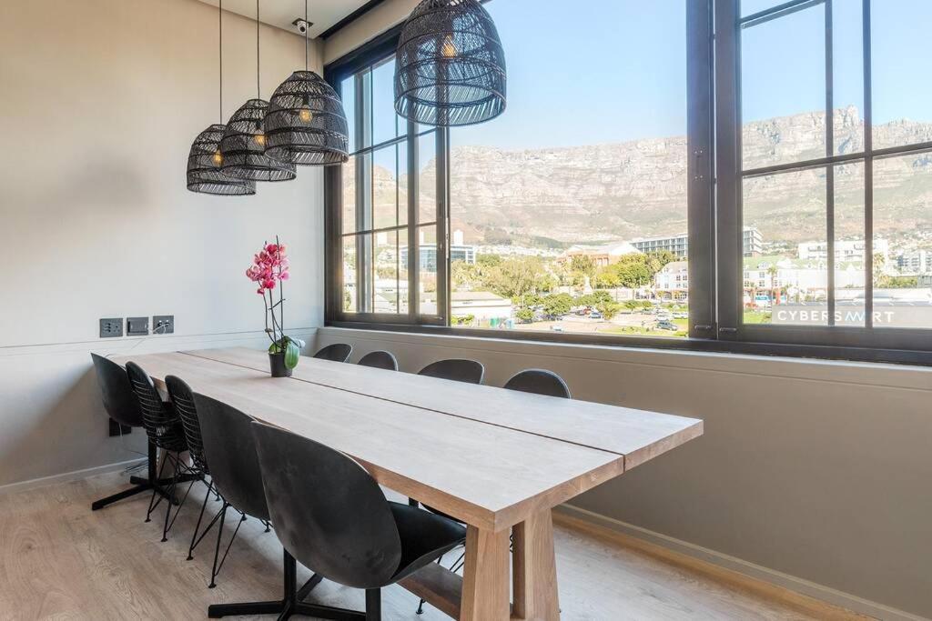 Apartment Sunny Escape In The Heart Of The Cbd At The Harri. W/ Parking Cape Town