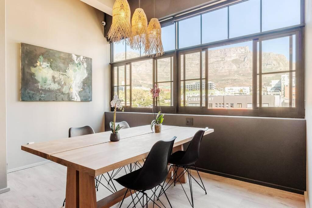 Sunny Escape In The Heart Of The Cbd At The Harri. W/ Parking Apartment Cape Town