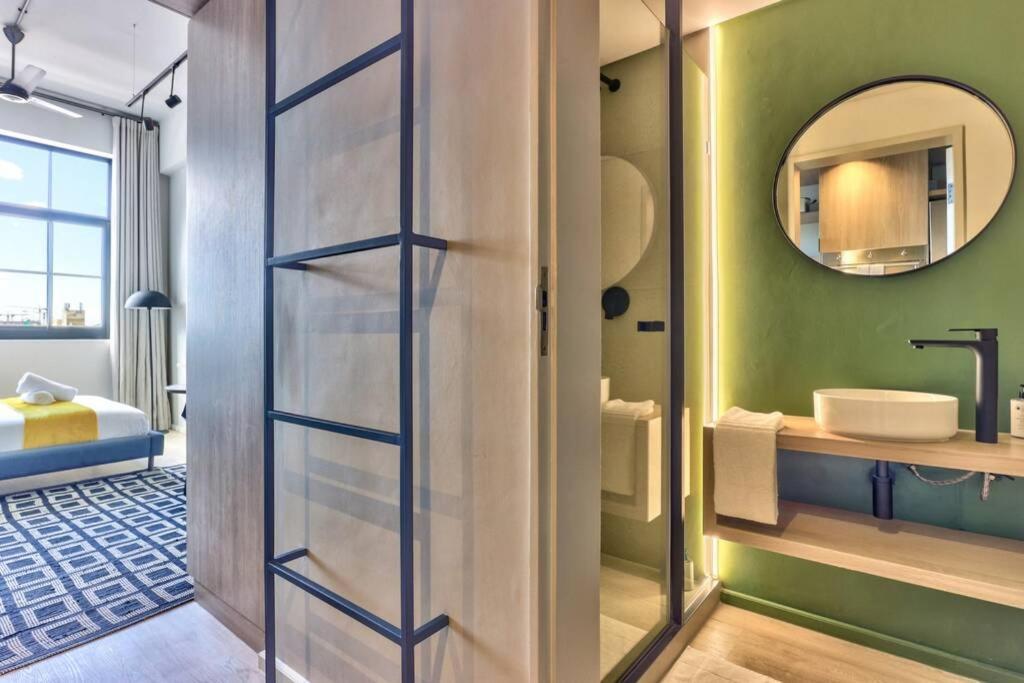 Apartment Sunny Escape In The Heart Of The Cbd At The Harri. W/ Parking *