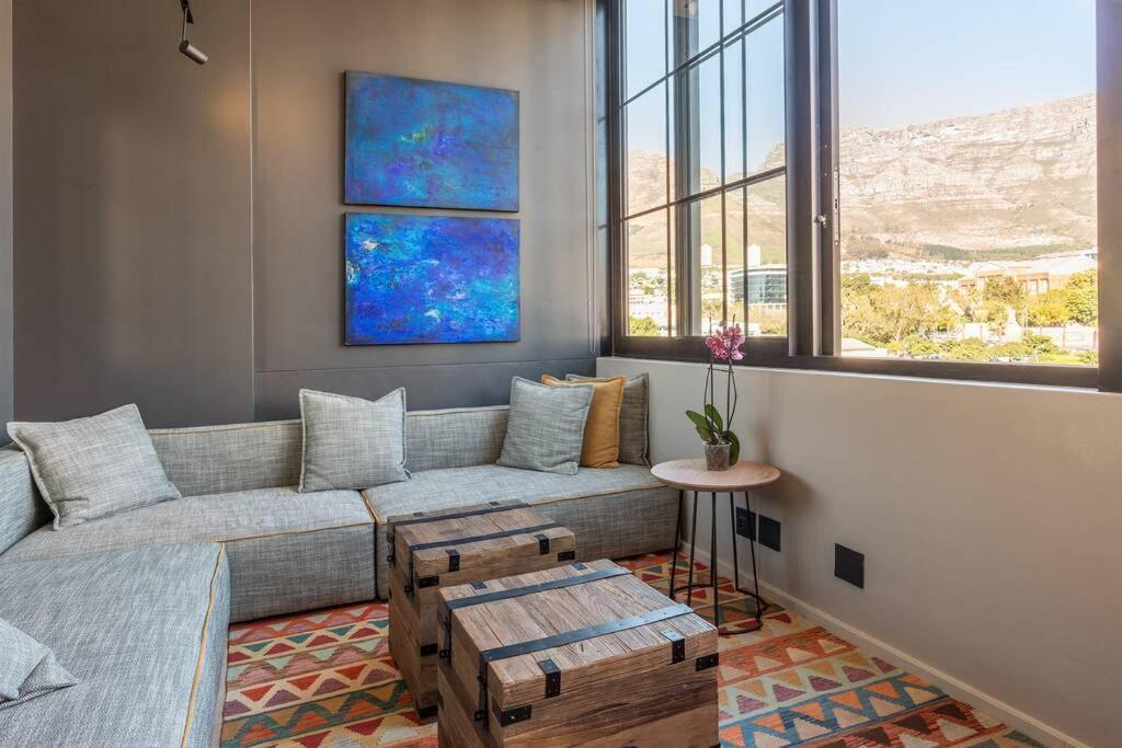 Sunny Escape In The Heart Of The Cbd At The Harri. W/ Parking
